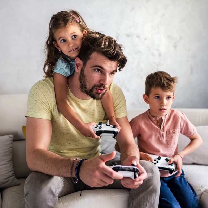 Padres cómplices de la adicción de los videojuegos de los niños