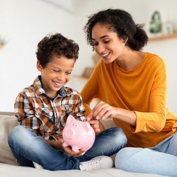Soy mamá en Miami Dade y no me alcanza ¿hay ayudas económicas?