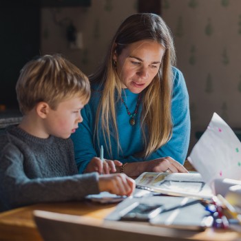 ¿Cómo puede mi hijo hacer homeschooling en Miami Dade?