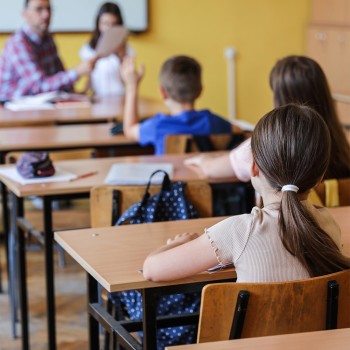 ¿Qué pasa si mi hijo falta mucho a su escuela en Miami Dade?