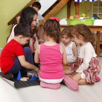 El juego del silencio Montessori para los niños