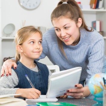 ¿Hay tutorías y apoyos académicos gratuitos para mi hijo en Miami Dade?