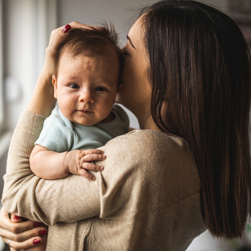 Mamá primeriza - ¿Qué hago si no quiero que un extraño toque a mi bebé?