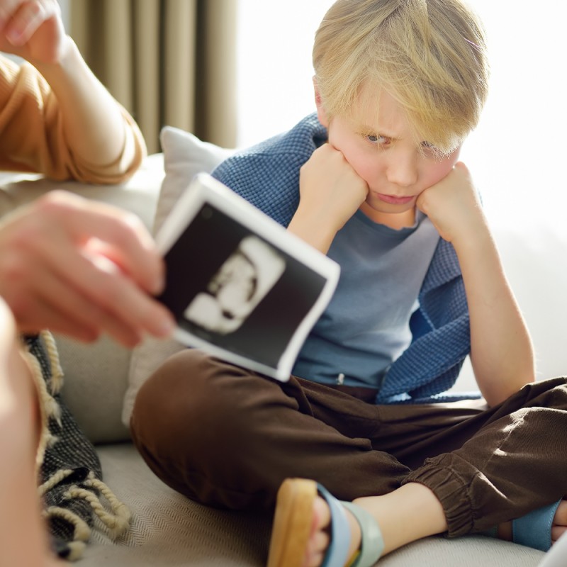 7 maneras efectivas de gestionar la llegada del bebé con tu hijo mayor