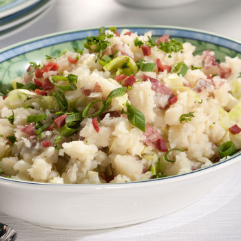 Puré de patatas y col. Receta irlandesa de Colcannon