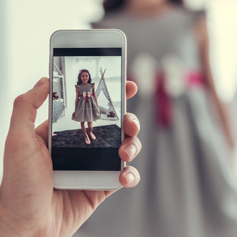Riesgos de subir fotos de tus hijos a las redes sociales - ¿Qué hacer?