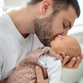 19 frases del Día del Padre para un amigo que tuvo a su segundo hijo