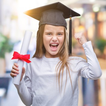 34 frases de graduación para niños de primaria que reflejan orgullo