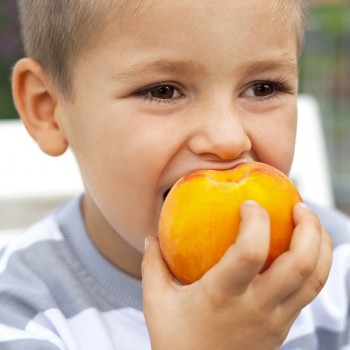 Las frutas que pueden producir más alergia en bebés y niños