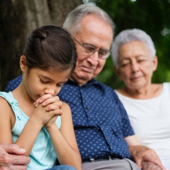 Oraciones por el Día de los Abuelos para pedir por su salud con los niños