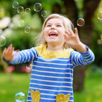 101 frases de alegría y felicidad para iluminar el día de los niños