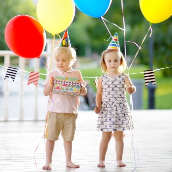 Mensajes de cumpleaños para gemelos para festejar por duplicado