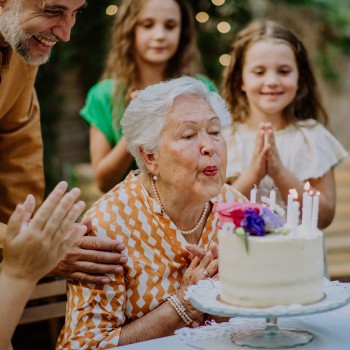 Poemas de cumpleaños para una abuela para demostrarle cuánto la quieres