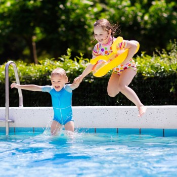 7 riesgos de los niños en las piscinas y 7 soluciones