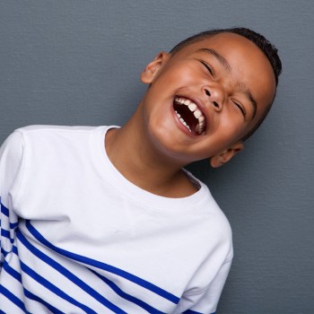 53 chistes cortos en 2025 para hacer reír a todos los niños