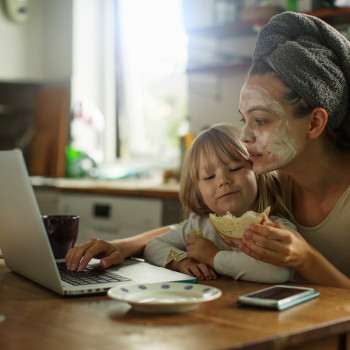 Las madres trabajadoras son las responsables de la obesidad infantil, según un estudio