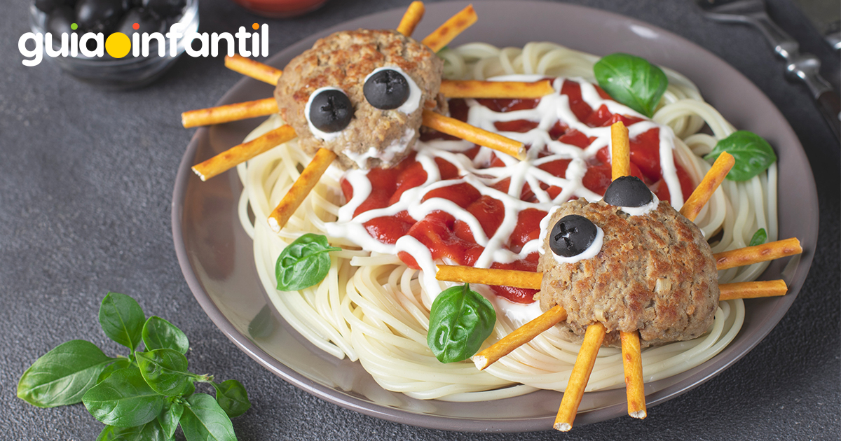 Espagueti con arañitas de carne para Halloween