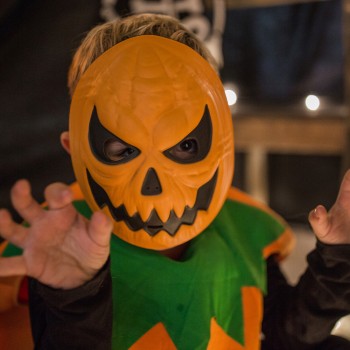Cómo hacer una máscara de Halloween para niños - Manualidad paso a paso