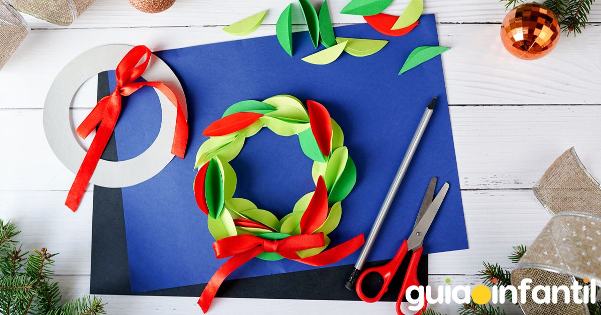 Corona de papel para adornar la casa en Navidad