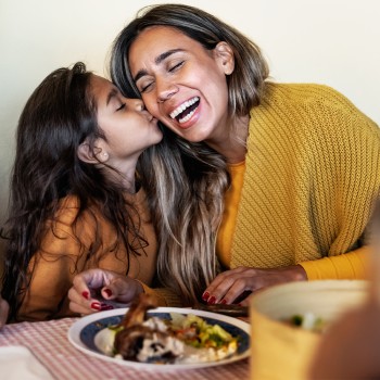 Ayudas económicas del gobierno en Colombia 2025 para mamás solteras