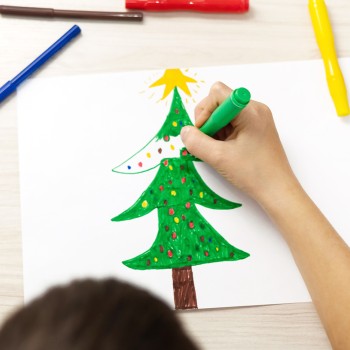 6 maneras de dibujar un árbol de Navidad para niños con distintas técnicas