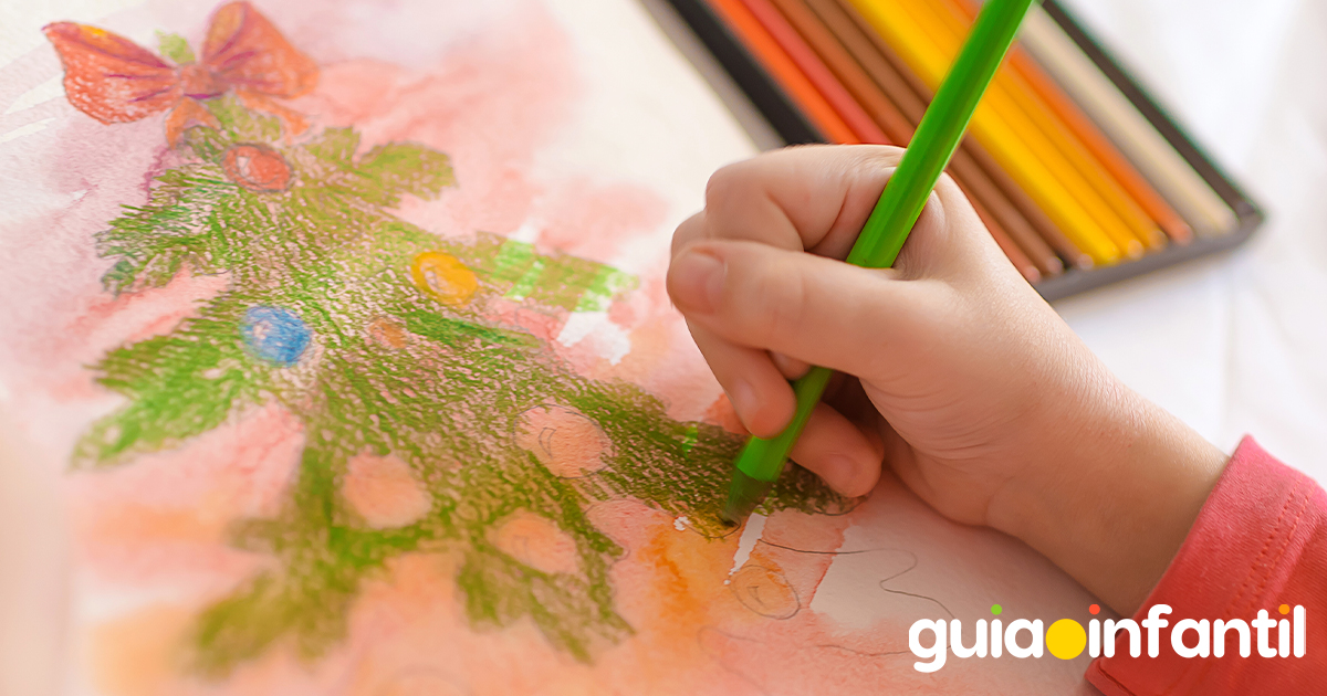 Árbol de Navidad con acuarela y lápices de colores