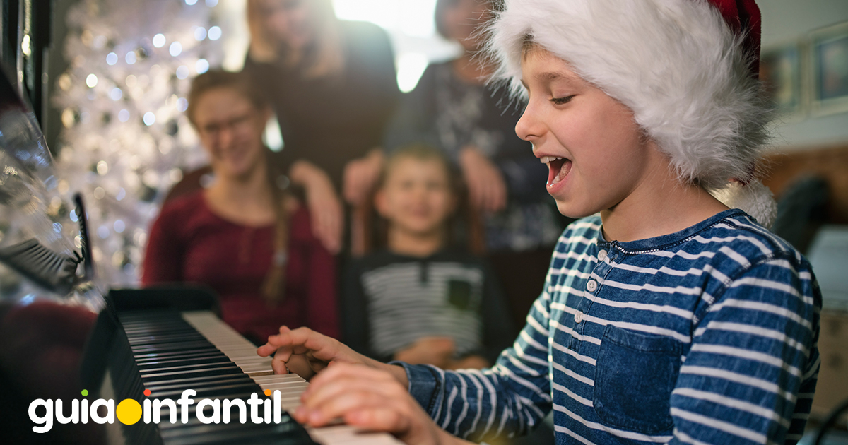 Cantar villancicos con la familia