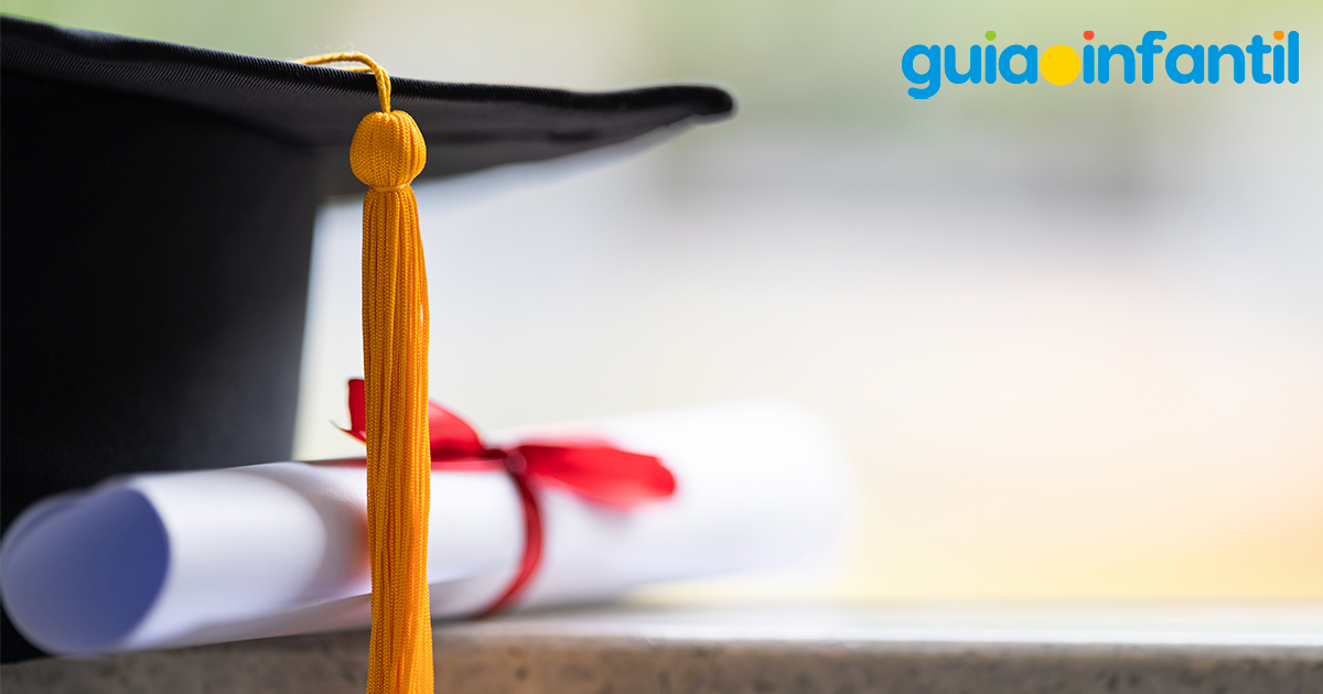 Niños que se gradúan de secundaria