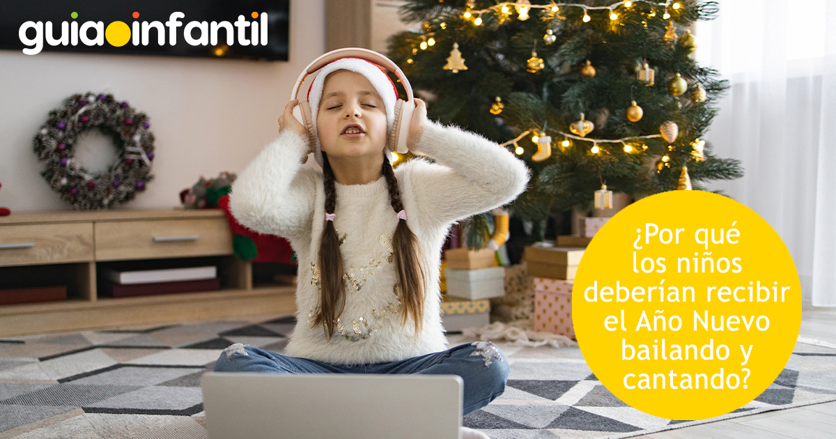 Los niños y recibir el año nuevo bailando