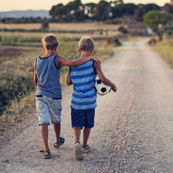 Las 8 verdades que debes contar a tu hijo para que sea un buen amigo