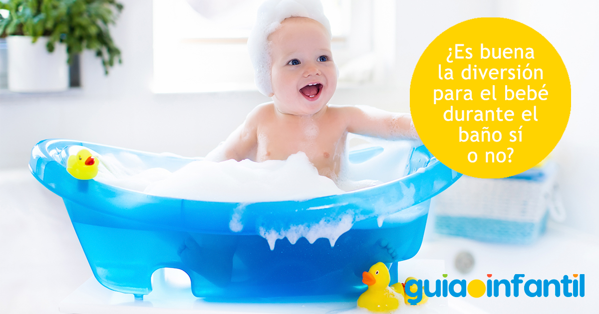 La diversión en el baño del bebé