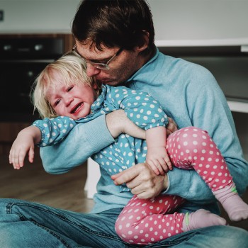 ¿Cómo manejas las rabietas de tus hijos en público? Trucos de las madres