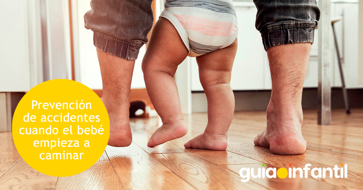 Bebés que aprenden a andar o caminar