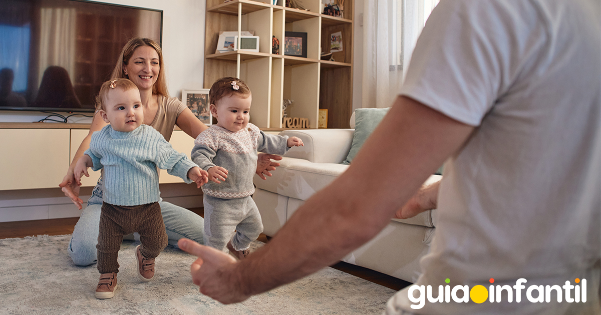 Los niños que aprenden a caminar