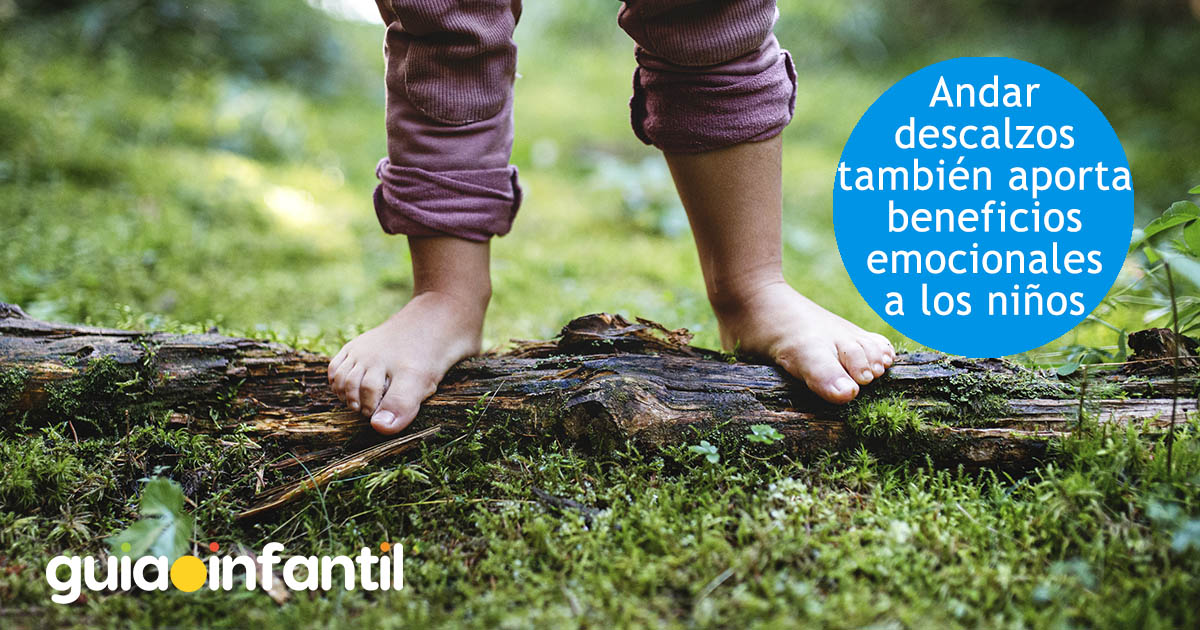 beneficios de andar descalzo a los niños