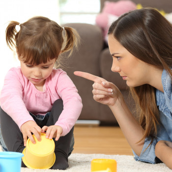 De padres autoritarios, niños inseguros. Consecuencias de una educación muy estricta