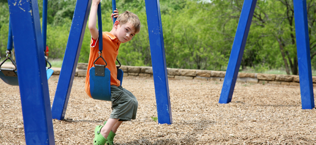Los padre deben ayudar a ese niño al que le cuesta hacer amigos