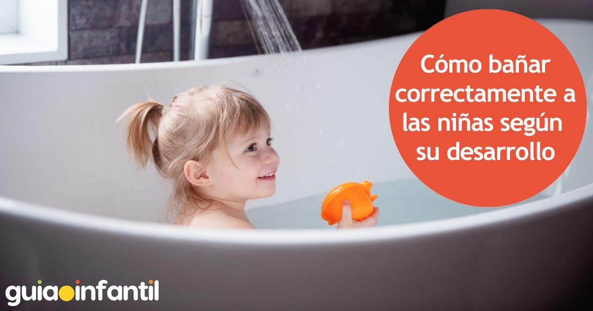Cómo bañar correctamente a niños y niñas según su desarrollo
