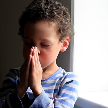 18 pequeñas oraciones para rezar con los niños y pedir bendición en junio