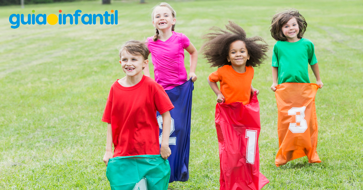 Juego de carrera de sacos para niños