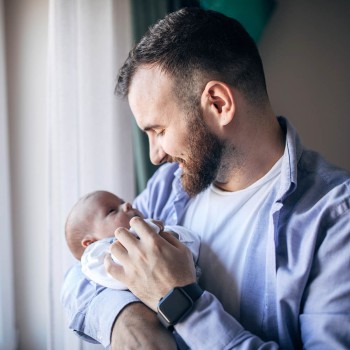 26 frases para el Día del Padre para un papá primerizo llenas de emoción