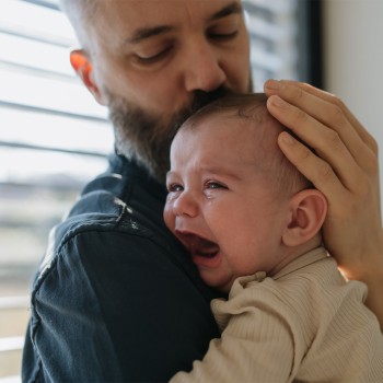 8 señales de que un niño tiene ansiedad por separación y cómo ayudarle