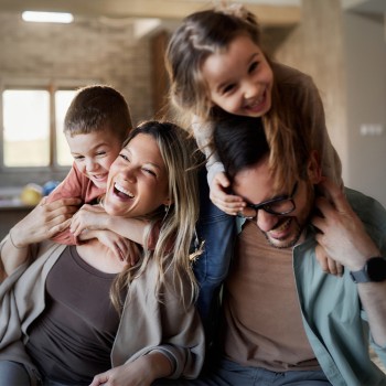 46 frases que te pueden conectar o desconectar emocionalmente de tu hijo