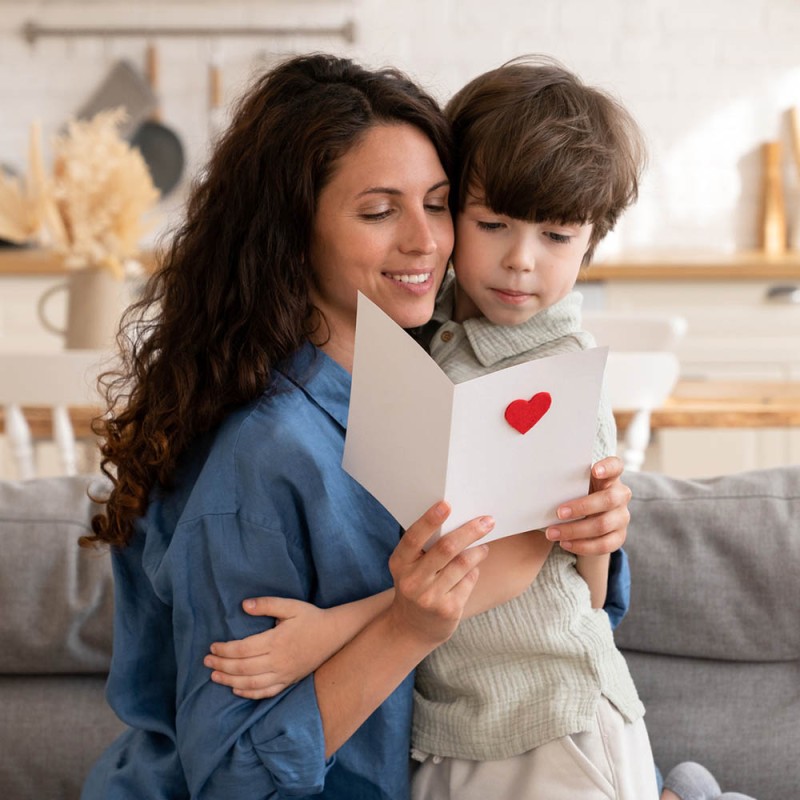 Carta de cumpleaños a una madre - Feliz cumpleaños para mamá, la reina del hogar