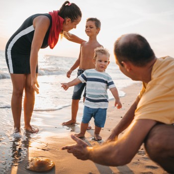 Tips para tratar las picaduras de medusa en los niños al visitar la playa