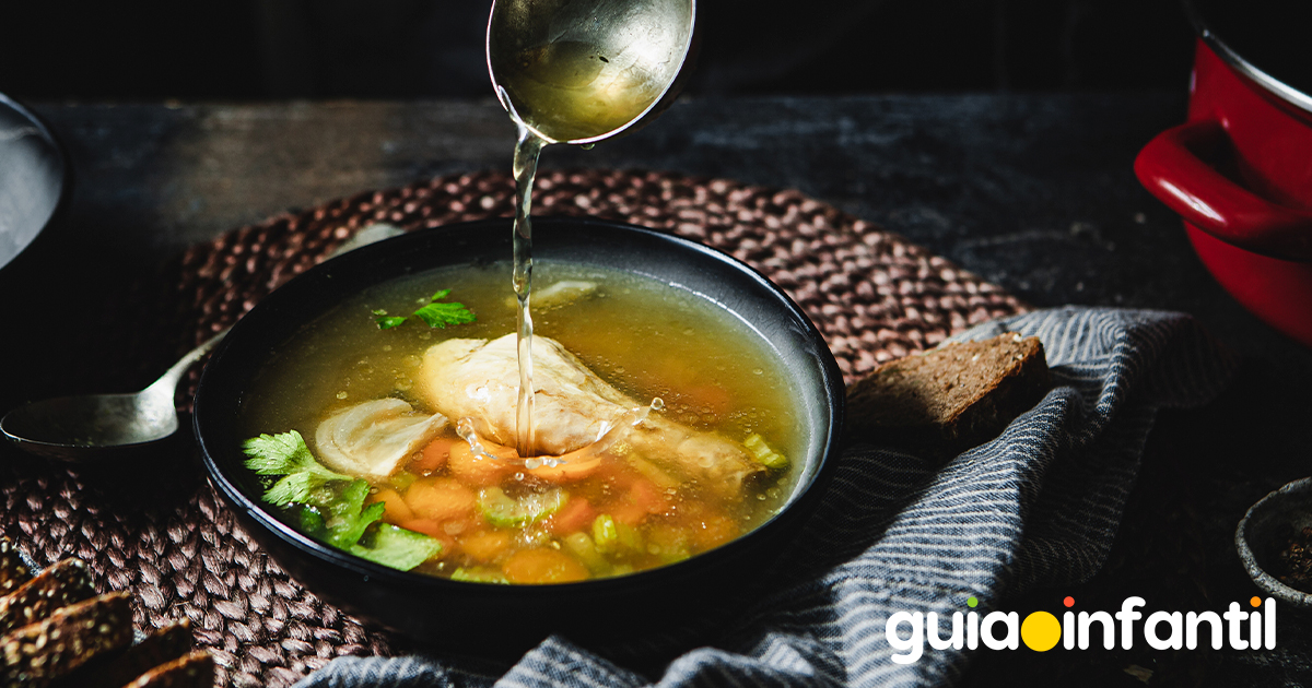 Caldo de pollo para el postparto