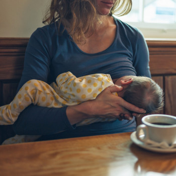 El Papa Francisco permite a una mujer dar el pecho a su bebé en público