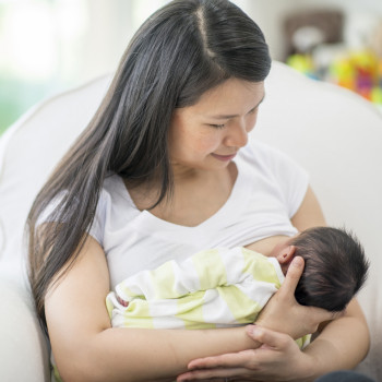 Una madre dando el pecho a su hijo: ¿imagen obscena?