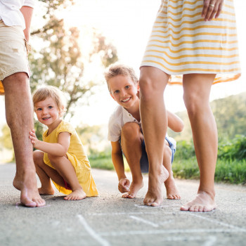 Juegos de nuestra infancia que debemos enseñar a nuestros hijos