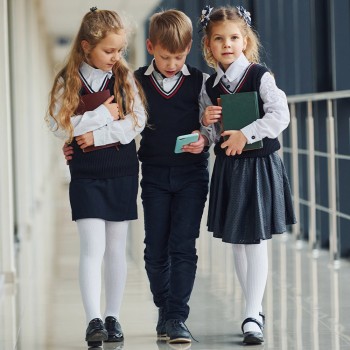 Uniforme o ropa libre para el colegio - ¿Qué es mejor para los niños?